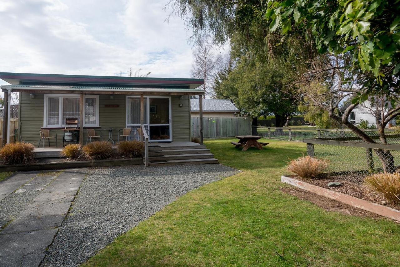 Accommodation Fiordland The Bach - One Bedroom Cottage At 226B Milford Road เทอาเนา ภายนอก รูปภาพ