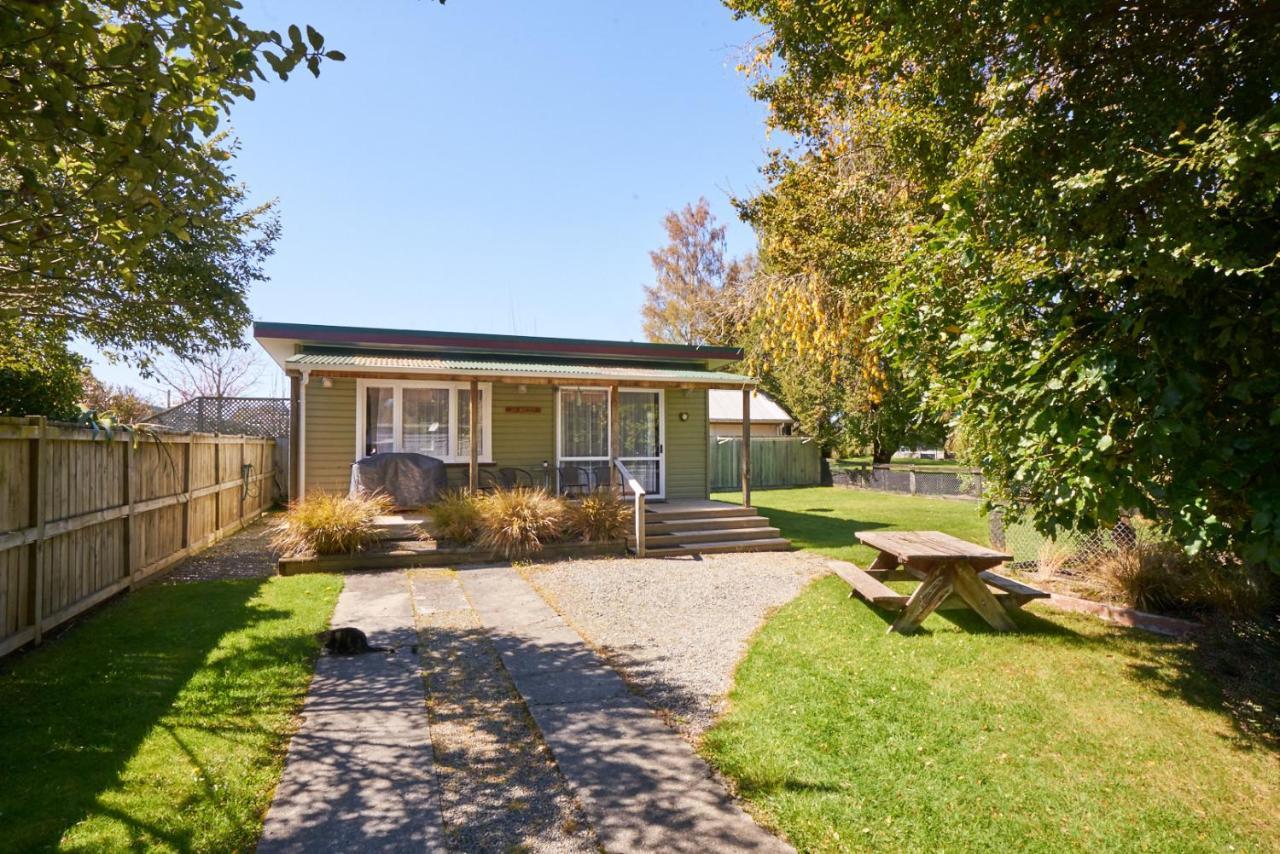 Accommodation Fiordland The Bach - One Bedroom Cottage At 226B Milford Road เทอาเนา ภายนอก รูปภาพ