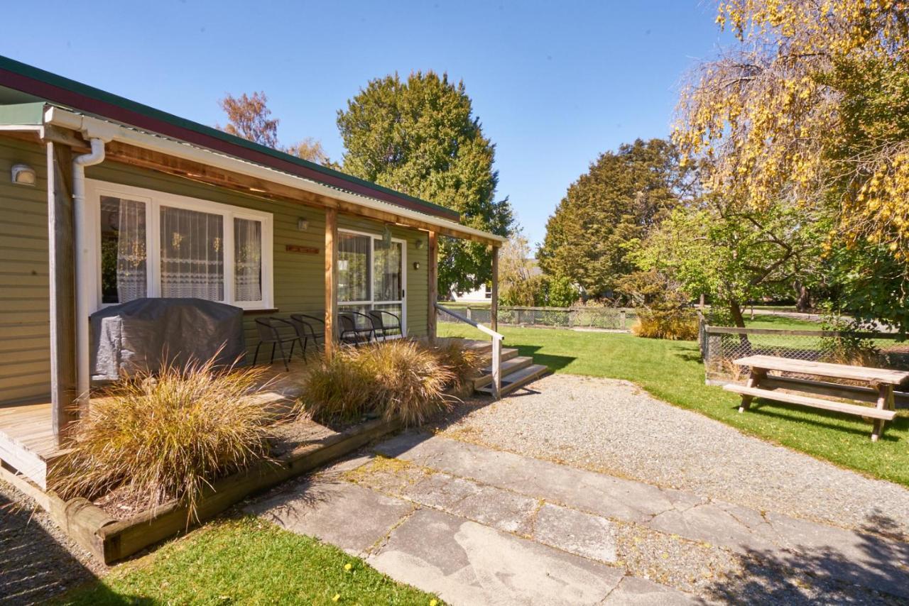 Accommodation Fiordland The Bach - One Bedroom Cottage At 226B Milford Road เทอาเนา ภายนอก รูปภาพ