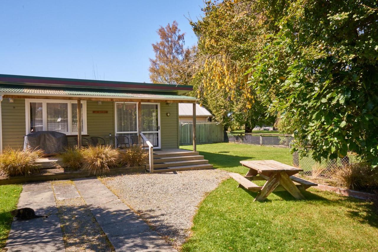 Accommodation Fiordland The Bach - One Bedroom Cottage At 226B Milford Road เทอาเนา ภายนอก รูปภาพ
