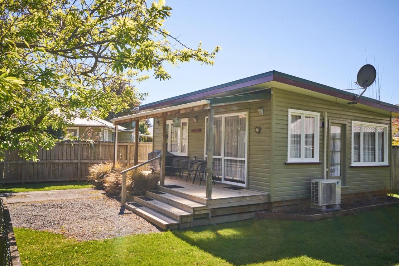 Accommodation Fiordland The Bach - One Bedroom Cottage At 226B Milford Road เทอาเนา ภายนอก รูปภาพ