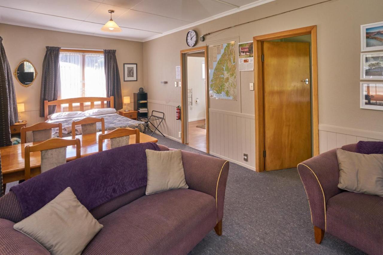 Accommodation Fiordland The Bach - One Bedroom Cottage At 226B Milford Road เทอาเนา ภายนอก รูปภาพ